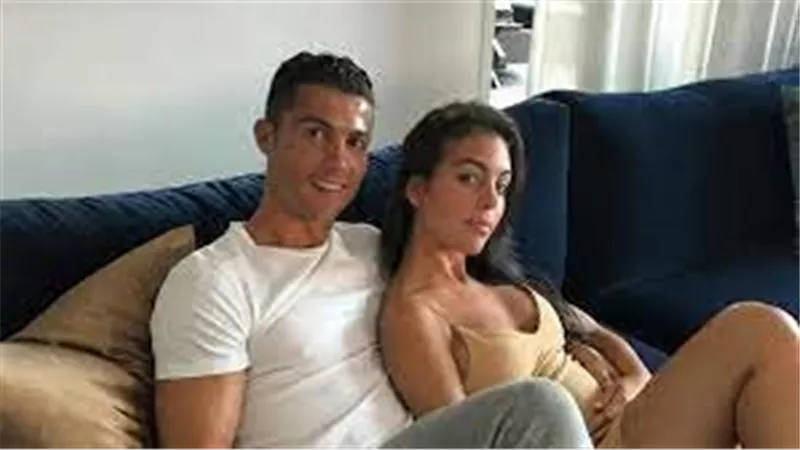 سعره خرافي.. حزام جورجينا يثير ضجة على السوشيال ميديا | شاهد