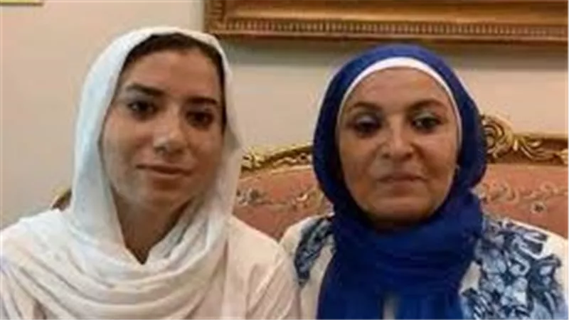 اتحرش بيا وقلعني الحجاب.. تطور مثير في مشاجرة ابنة هبة قطب بمول شهير