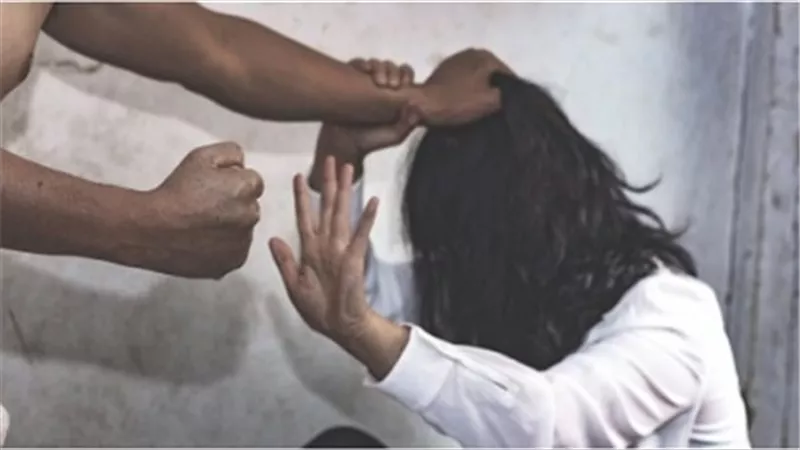 قطع رأسها وأصابها بـ 10 طعنات.. عريس يقتل زوجته بعد 6 شهور زواج في قنا