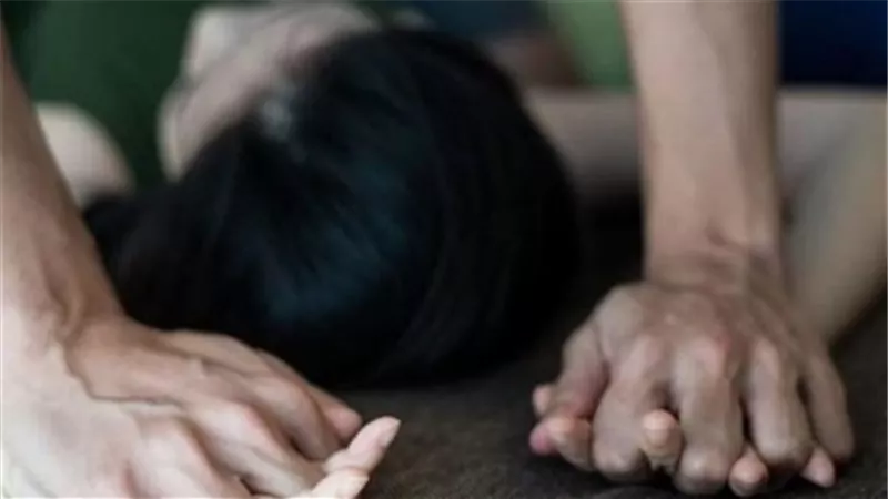 أنجبت منه طفلا.. تفاصيل الحكم بالسجن لشخص هتك عرض فتاة في أسيوط