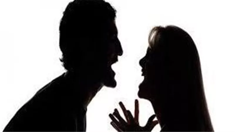 هقتله بصاروخ.. فني صيانة يحتجز نجله ويهدد طليقته