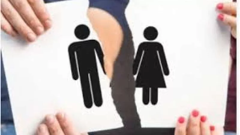رائحتها كريهة.. طبيب نساء يتفاجئ بدعوى قضائية ضده بعد تطليق زوجته بسوهاج