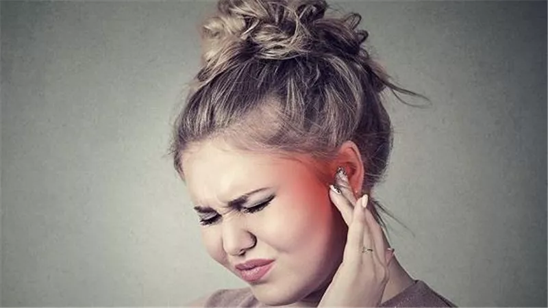 احذر هذه الأعراض.. علامات ارتفاع ضغط الدم في الأذن