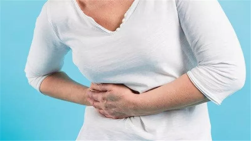 اذهب للطبيب فورا.. 3 علامات مبكرة لسرطان الكبد تظهر أثناء الوجبات