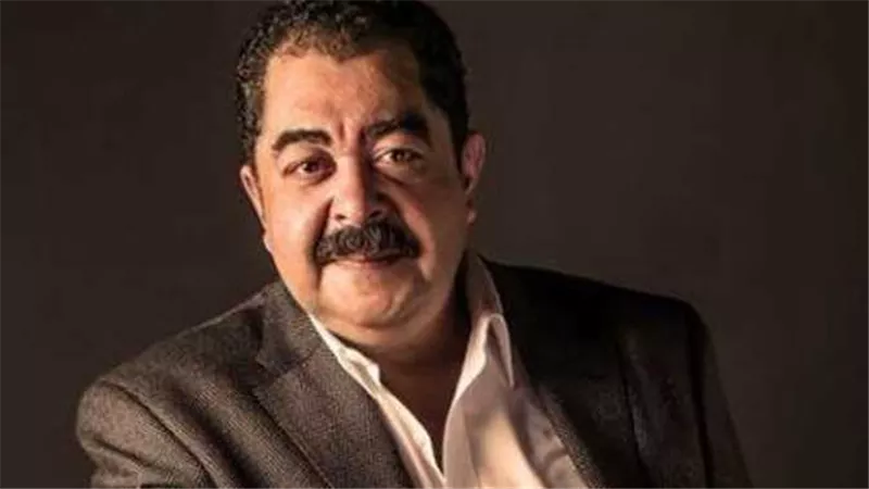 شوفت روحه بتطلع.. شريف منير يكشف تفاصيل اللحظات الأخيرة في حياة طارق عبد العزيز | فيديو