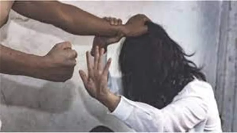25 طعنة.. تاجر يقتل زوجته الحامل في الغربية