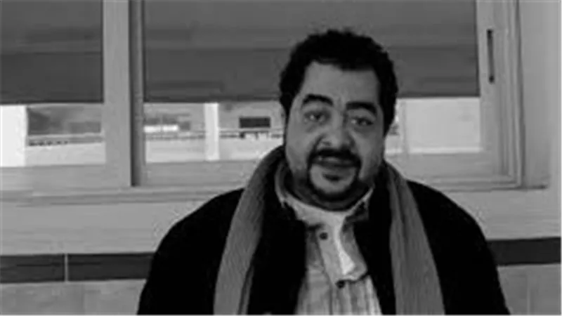 تقطع القلب.. آخر صورة للفنان طارق عبد العزيز قبل الرحيل | شاهد