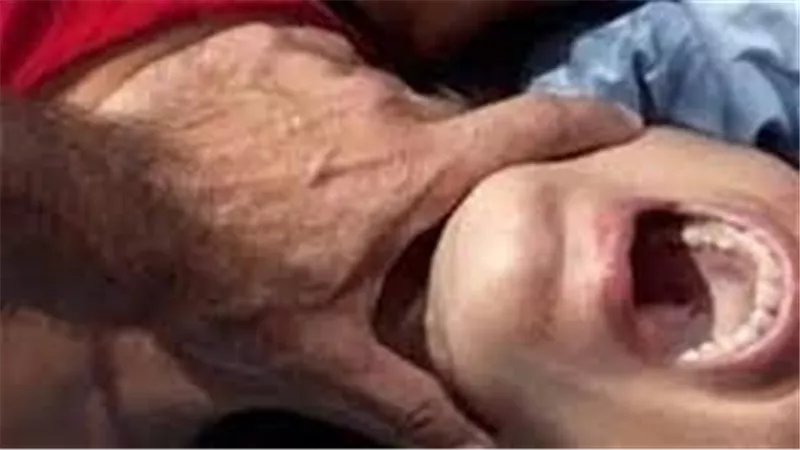 خنقها أثناء ممارسة العلاقة الحميمة.. لماذا تخلص عامل من زوجته داخل غرفة نومه بقنا؟