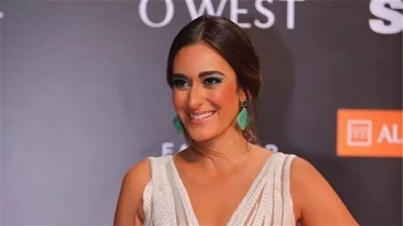 بفستان مكشوف.. أمينة خليل تبهر متابعيها بإطلالتها في مهرجان البحر الأحمر | شاهد