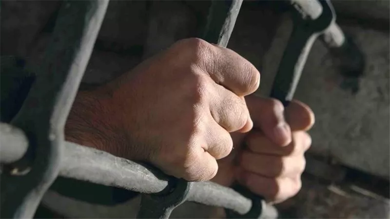 مقاطع شذوذ وتطبيق إلكتروني.. تفاصيل الإيقاع بطبيب بيطري يستقطب المثليين في المنصورة
