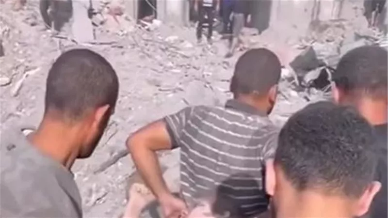 رايحة على المقبرة؟.. سؤال يكسر القلب لطفلة خرجت من تحت أنقاض غزة | فيديو