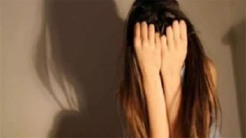 لامس موطن عفتها..تفاصيل الحكم بالحبس لطالب هتك عرض فتاة بالشارع
