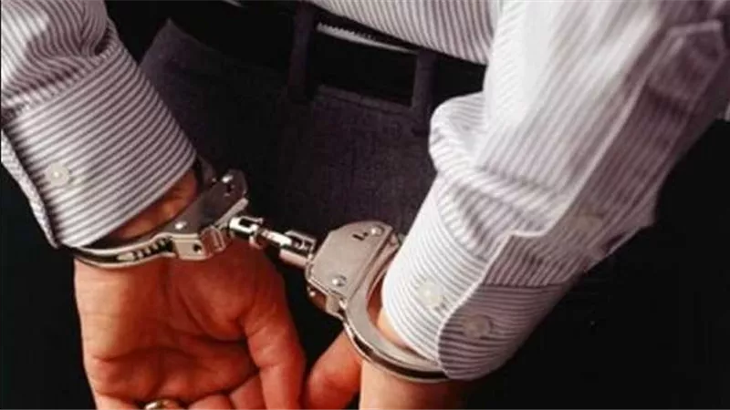 لإجباره على التنازل عن محضر.. الداخلية تكشف حقيقة تعدي ضابط على محتجز بالإسماعيلية