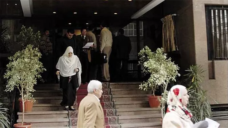 لو عندك وظيفة أنا تحت أمرك.. سيدة أمام محكمة الأسرة: جوزي رافض يشتغل وعايزني أصرف عليه