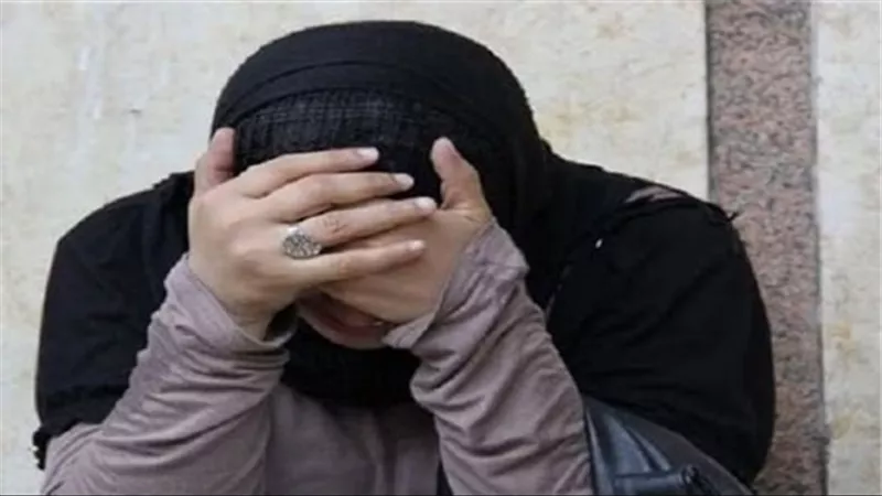  دمه اتصفى من الضرب.. تفاصيل إحالة قاتلة طفل عشيقها للجنايات