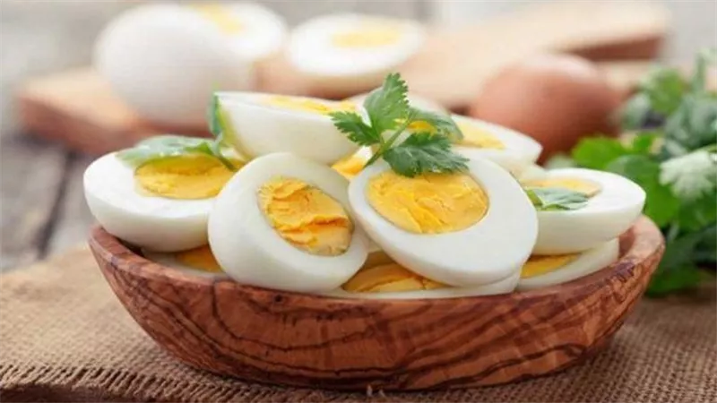 منها البيض والشاي.. احذر تناول هذه الأطعمة معا على الإفطار