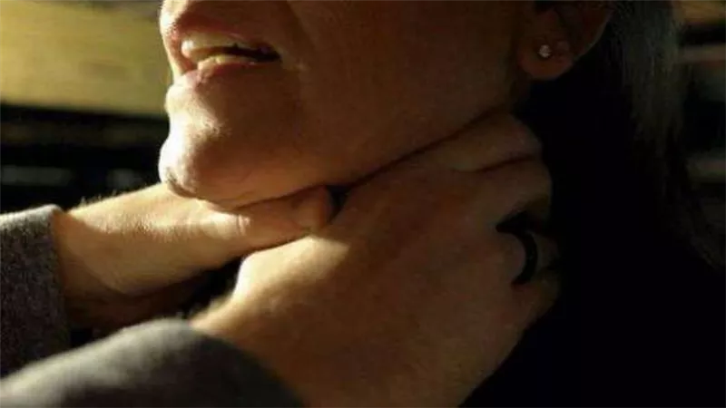 خنقها بايشارب.. تفاصيل إحالة عامل محارة للمفتى متهم بقتل شقيقته لسرقتها في الجيزة 
