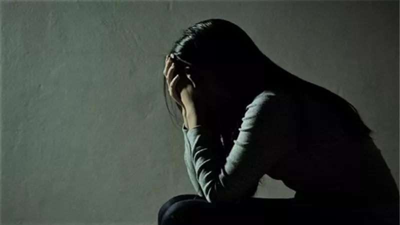 سافرت مع صديقها إلى جمصة.. سرقة شنطة تكشف هروب فتاة من أسرتها ببني سويف