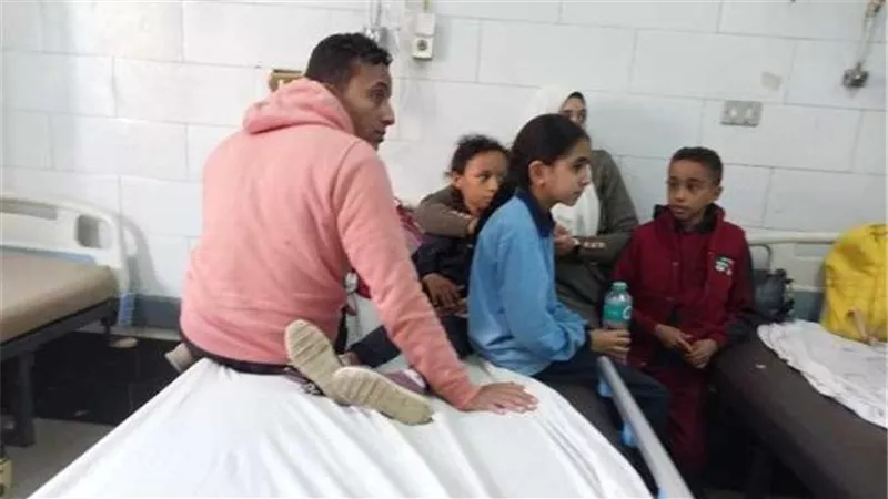 غاز مجهول.. تفاصيل إصابة 38 طالبا ومعلما بحالة اختناق في قنا