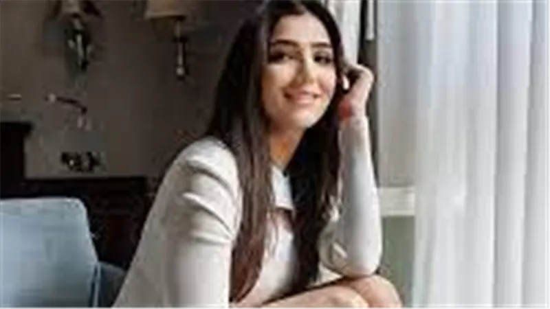 فستان جريء.. مي عمر تثير الجدل بإطلالة جديدة | شاهد