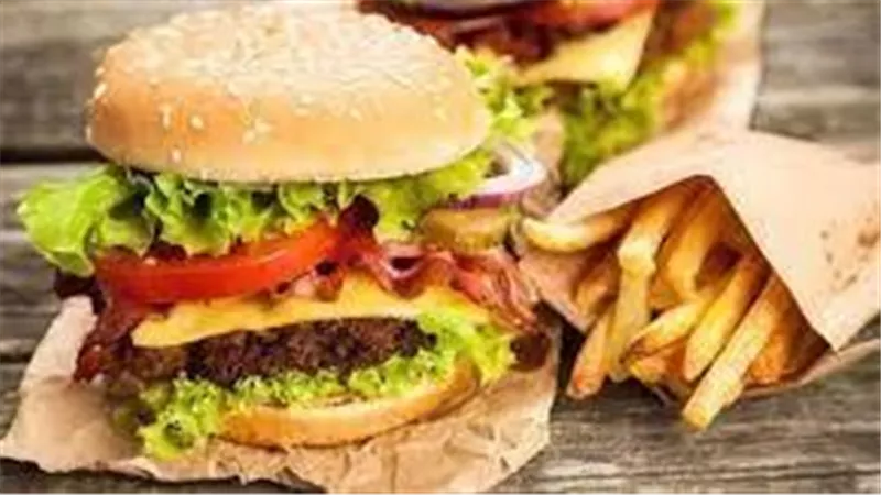 احذر.. قائمة بالأطعمة التي تزيد خطر الإصابة بالسرطان