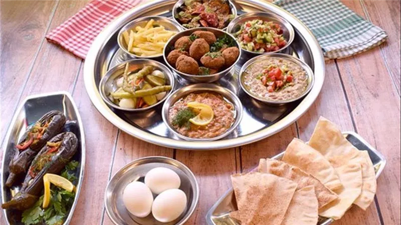 احذر.. 5 أضرار يسببها تناول الفول والطعمية يوميا