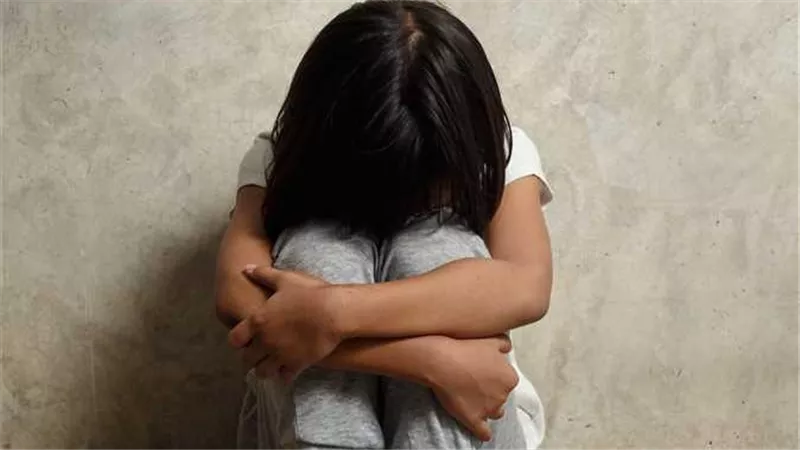 استغل مرض أخته وغياب ابنتها.. الخال هتك عرض طفلة يتيمة في الطالبية 