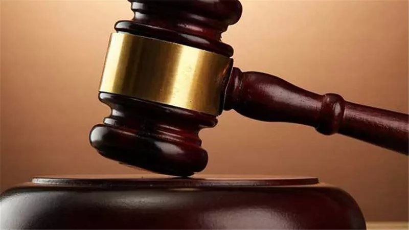 على طريقة تكونش شوكولاتة.. طفلة تورّط والدها بسبب قطعة حشيش في السلام 