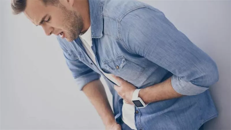 احذرها.. 4 علامات في البراز تكشف الإصابة بسرطان الأمعاء 