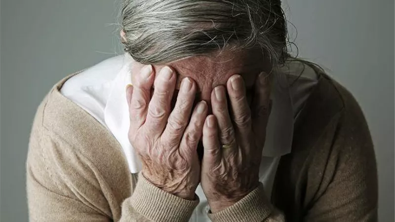 تظهر في العينين.. علامة تشير إلى إصابتك بمرض يصيب العقل