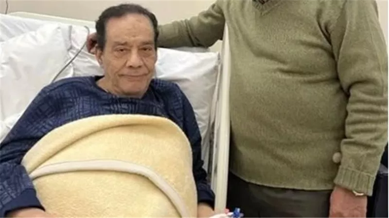 مش قادر يحرك رجليه.. لماذا أصيب الموسيقار حلمي بكر بالشلل؟