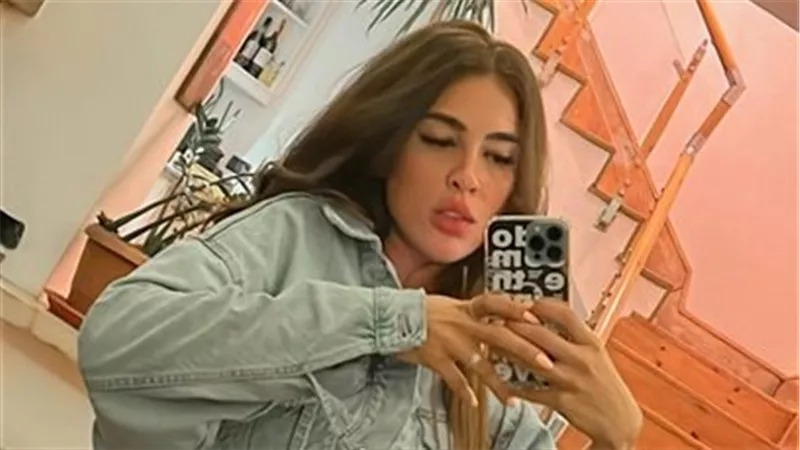 بنطلون مقطوع..زوجة مجدي الهواري تبهر متابعيها بهذه الإطلالة | شاهد 