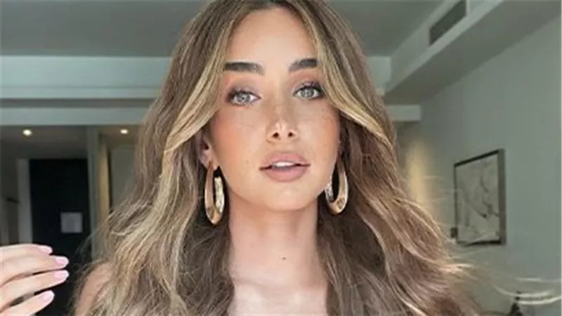  بالأسود الكاجوال.. هنا الزاهد تستعرض جمالها برفقة والدتها | شاهد 