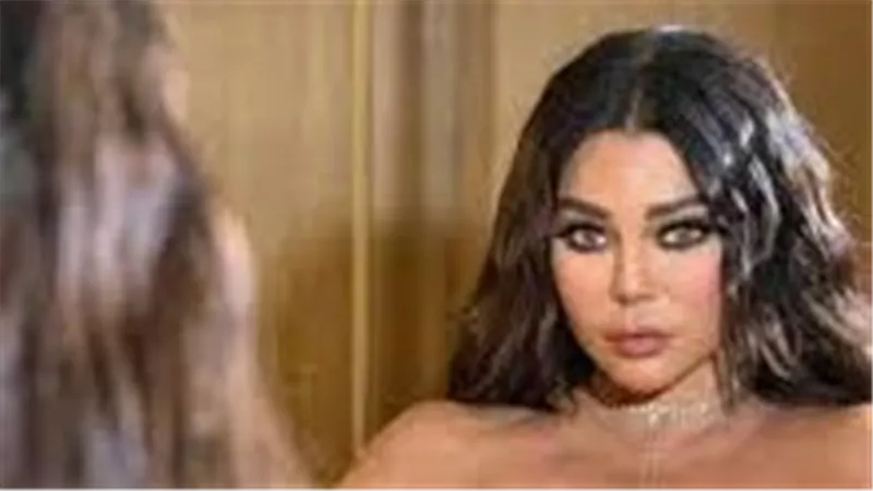 فستان جريء.. إطلالة مثيرة جديدة للفنانة هيفاء وهبي | شاهد