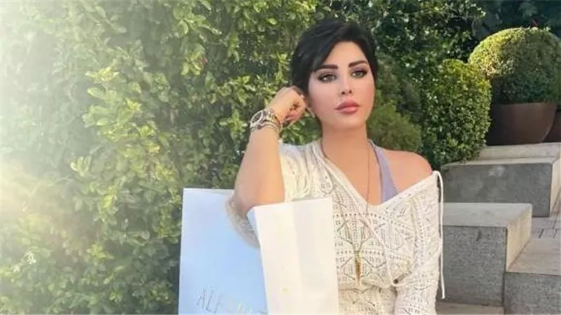 مريلة المطبخ.. جلسة تصوير جريئة لـ شمس الكويتية | شاهد