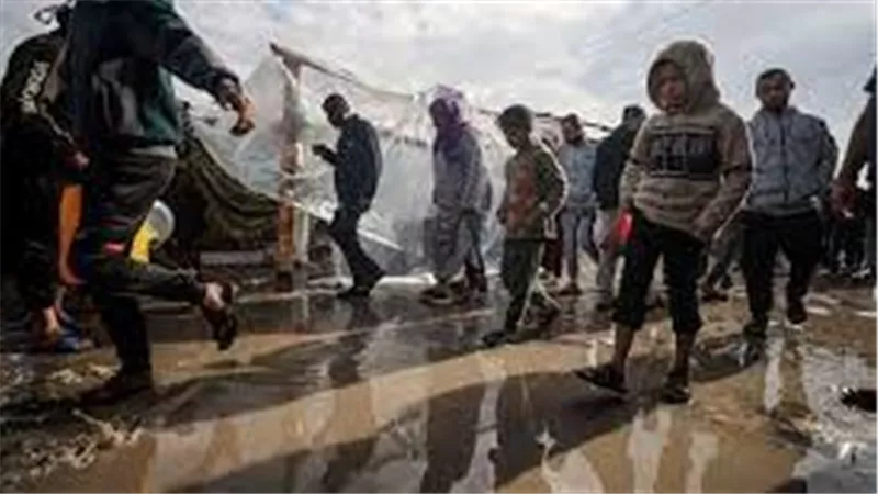 غضب من حماس.. أمطار وشتاء قارس يزيد معاناة أهالي غزة