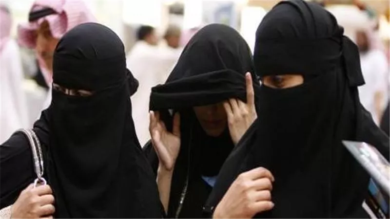 منع ارتداء ثياب النوم.. السعودية تعلن ضوابط الزي الشرعي للنساء في المملكة