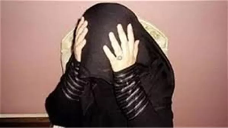 انهارت باكية.. ماذا قالت المتهمة بقتل زوجها بمساعدة العشيق أثناء تمثيل الجريمة ؟