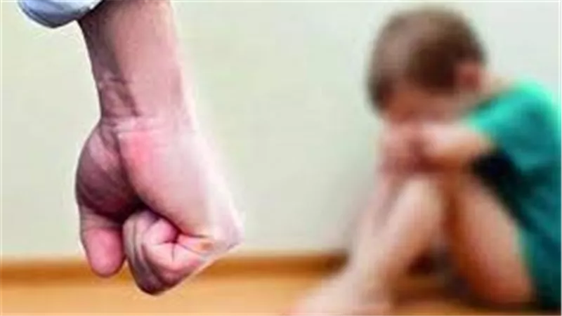 موته من الضرب.. تفاصيل الحكم على أم وزوجها بتهمة التعدي على ابنها بالجيزة