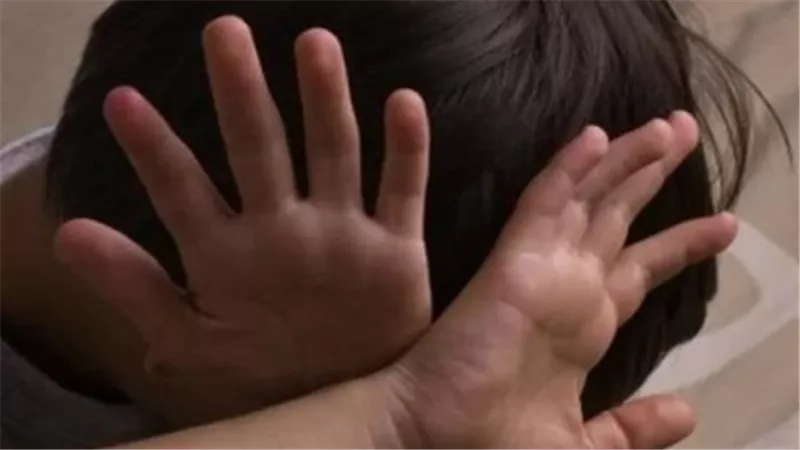 المتهم عمل معاه العيب.. والد ضحية مدينة بدر: ابني حالته النفسية سيئة