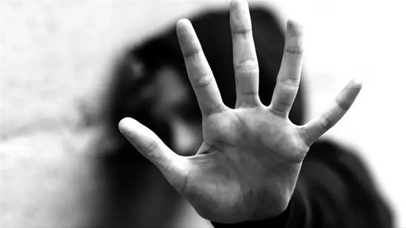 لصوص الخصوص.. تفاصيل صادمة في تعرض فتاة للضرب والسحل والسرقة وسط الشارع