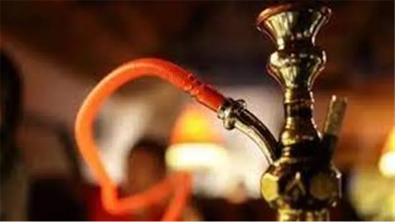 خدعوك فقالوا أفضل من السجائر.. هذا ما يحدث لجسمك عند تدخين الشيشة