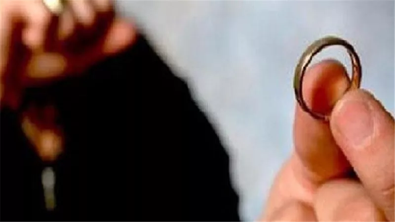 شافني بتضرب في الشارع سابني وهرب.. رحاب تطلب خلع زوجها في محكمة الأسرة