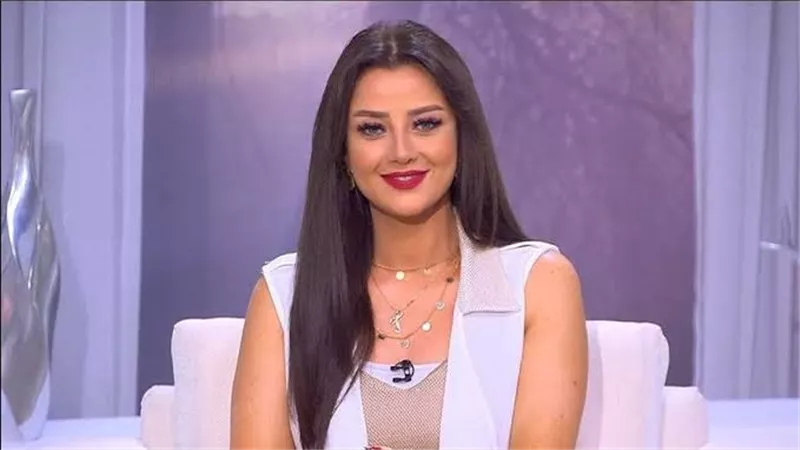 قصت شعرها وغيرت شكلها.. رضوى الشربيني تشعل السوشيال ميديا بإطلالة جديدة | شاهد