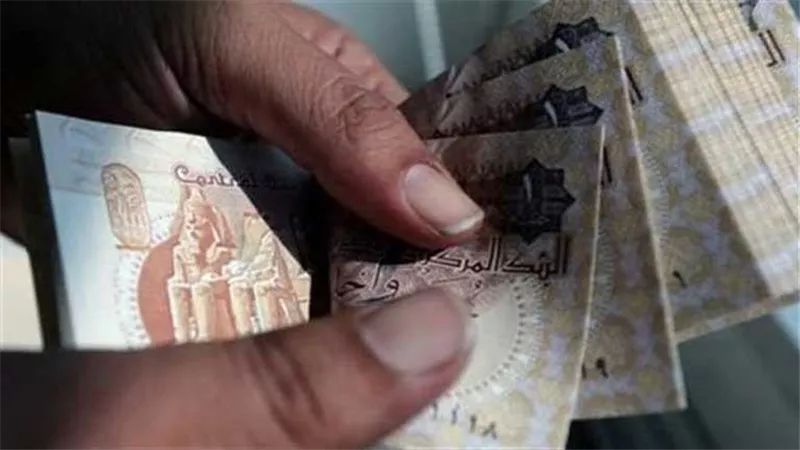 بعد قفزة الأسعار.. هل يسبب الخفض المنتظر للجنيه بالبنوك موجة غلاء جديدة؟