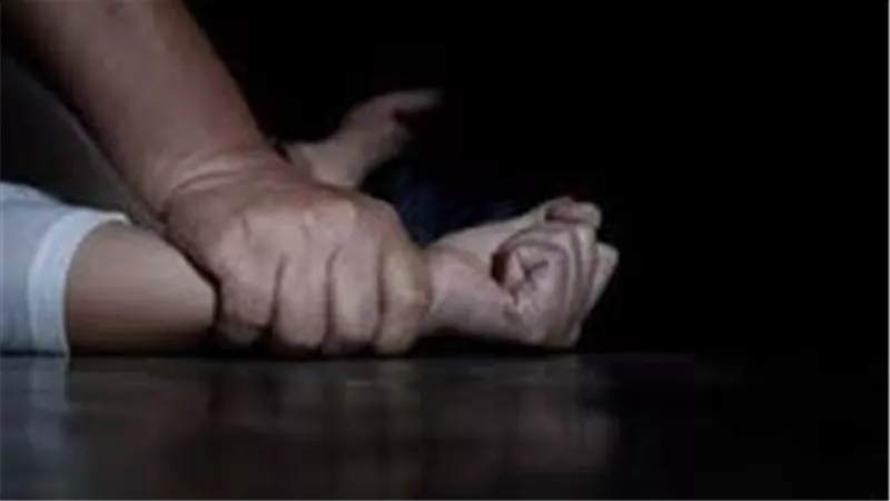 هجبلك حاجة حلوة.. تفاصيل مثيرة في الحكم على المتهم بهتك عرض طفلة بعد استدراجها لمنزله