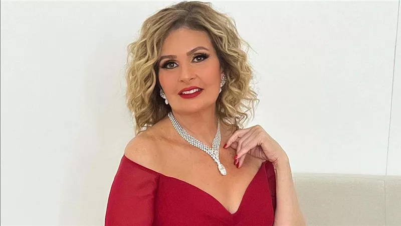 لن تصدق سعره.. فستان يسرا في أحدث جلسة تصوير يثير الجدل | شاهد