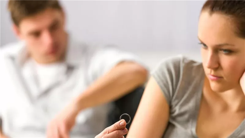 بيحب بنت خالته والناس كلها عارفة.. سيدة تصرخ في المحكمة وتطلب خلع زوجها 
