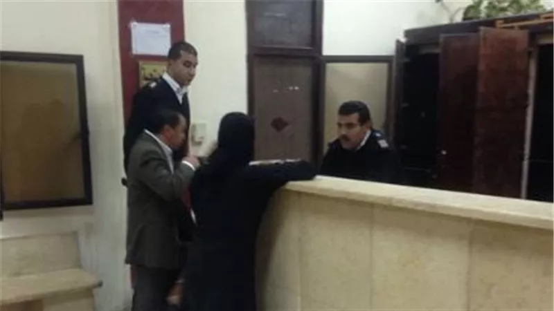 القصة الكاملة..حقيقة إهانة رجل شرطة لسيدة أثناء تحرير محضر