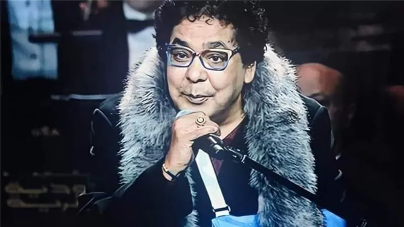 كسر ذراعه ليس أولها.. حكايات الألم والحزن التي تحداها محمد منير بالغناء